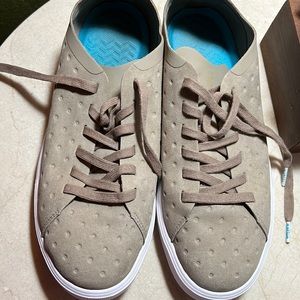 Native shoes size 10